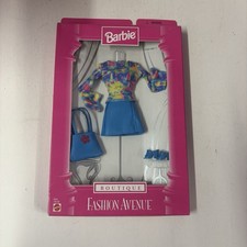 Boutique Fashion Avenue Barbie NRFB 1998 gonna in pelle turchese cravatta tinta unita top