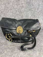 Borsa a tracolla donna Francesco Biasia in pelle nera con patta chiusura girevole tracolla ottone