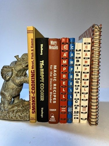 Lot vintage cookbooks - of,