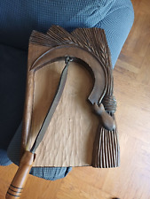 Tagliere per pane secco. artigianato tipico valdostano. in legno.  33*51*7 cm