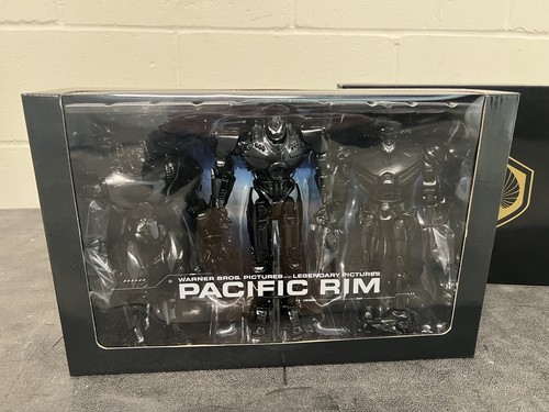 Sdcc exclusive pacific rim - sdcc,