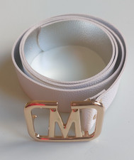 Cintura bianca nuova fibia dorata con lettera M lunghezza min cm 70 max cm 95