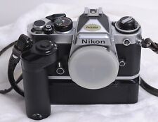 Corpo Nikon FE con motore Nikon MD-12