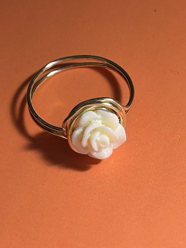 Anello rosa tono oro