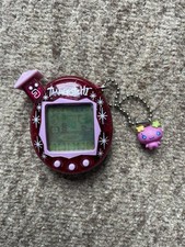 ULTRA RARA esclusiva Tamagotchi Connection V5 Familitchi con charm Furawatchi.