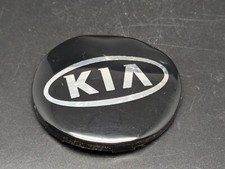 KIA Ø 48MM LOGO SIGLA EMBLEMA FREGIO STEMMA SCRITTA BADGE TARGA NOME BORCHIA