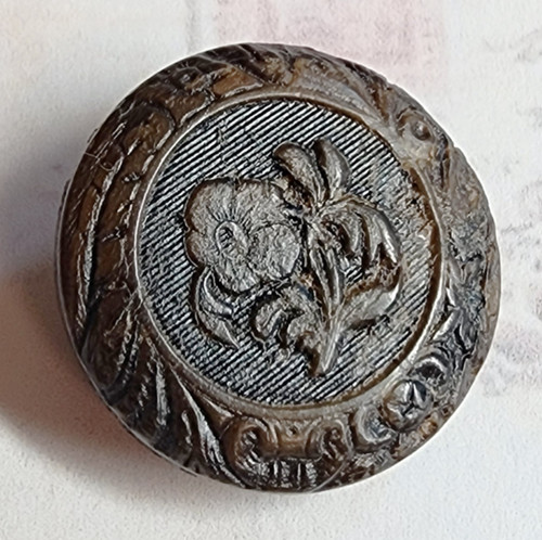 Antico bottone quadro fiore