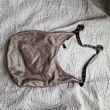 Borsa Coccinelle Grigia Con Manico Lungo In Catena Tenuta Bene