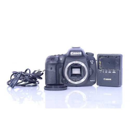 Canon eos dslr - 7d,