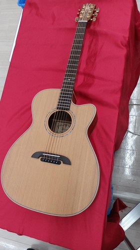 Chitarra acustica usata