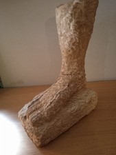 Scultura piede di pietra