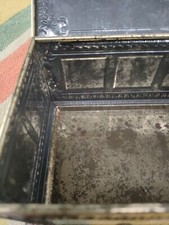 Scatola In Latta  Raffigurato