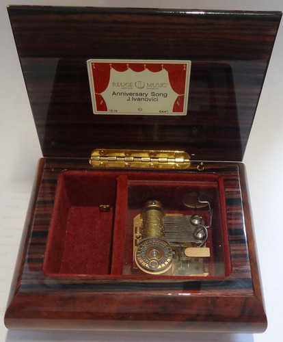 Reuge swiss music box italian - swiss,