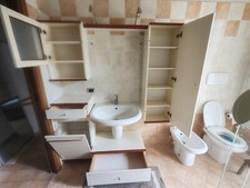 Mobiletto artigianale per bagno con lavabo, bidet e WC