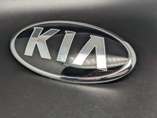 KIA OPTIMA RIO 863182T000 LOGO SIGLA EMBLEMA FREGIO STEMMA SCRITTA BADGE TARGA