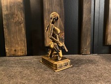 Statua LARA CROFT oro Tomb