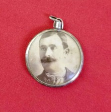 Ciondolo antico con foto ritratto d’epoca fine Ottocento portafoto da collezione