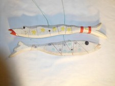 2 pesci in legno da spiaggia