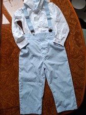pantalone, camicia e bretelle