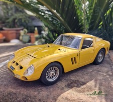 modellino auto scala 1/18