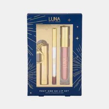 Luna by Lisa Jordan - Pout And