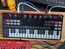 IK Multimedia Uno Synth Pro Sintetizzatore Analogico Desktop Ottime Condizioni Boxato