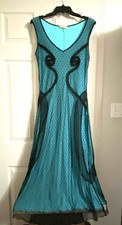 Maxi abito smanicato in pizzo