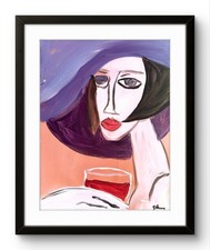 Donna che beve vino moderno