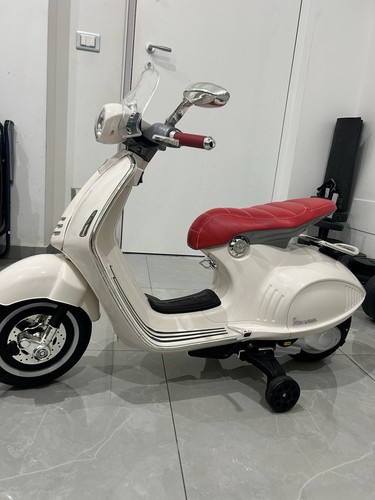 Vespa 946 elettrica 12v - 946,