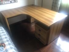 scrivania angolare completa di relativa cassettiera