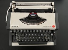 macchina per scrivere Olympia Traveller De Luxe S