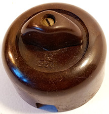 ANTICO INTERRUTTORE IN BACHELITE-MARCATO CFM  6 / 250  -D'EPOCA-USAT0