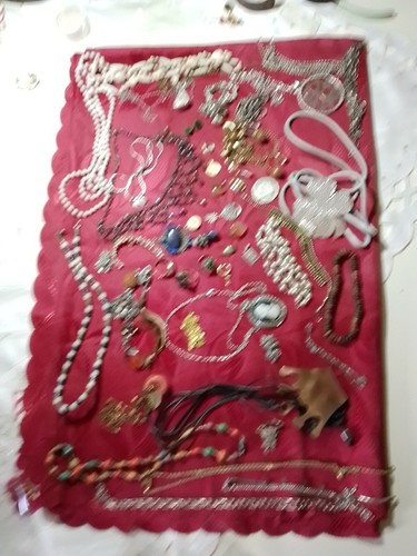 Antique jewelry lot 47 - of,