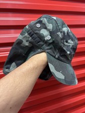 CAPPELLO CON PATTA E COLLO