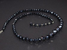 Collana di perle nere