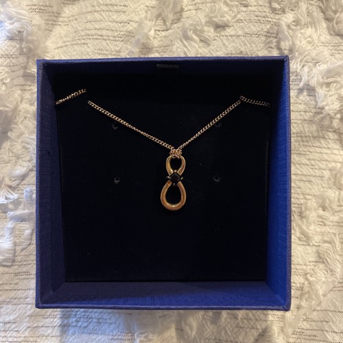 Collana infinito con ciondolo