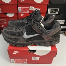 Nike Zoom Vomero 5 EU44 | Cave Stone Grey | Metallic Silver Black | Sneaker nuove