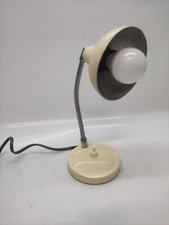 piccola lampada da tavolo in