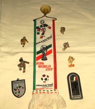 ITALIA 90-7 SPILLETTE, PENDENTI PORTASOLDI + BANDIERINA FIFA WOLD CUP ITALIA 90