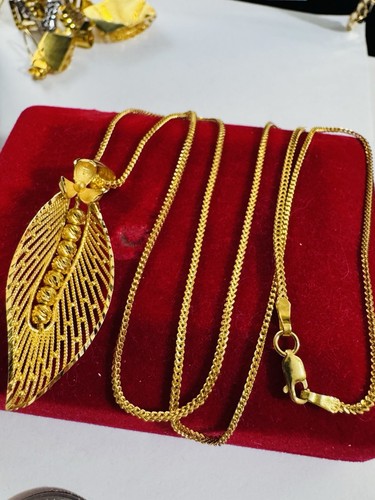Collana foglia fiore oro