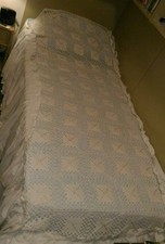 Splendido copriletto all uncinetto interamente lavorato a mano anni 1930/40