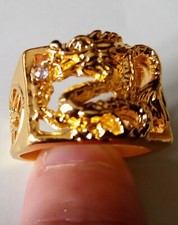 Anello incisione drago, placcato oro 18 kt su acciaio, misura 22. Peso 12 grammi