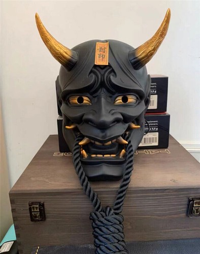 Maschera nera giapponese