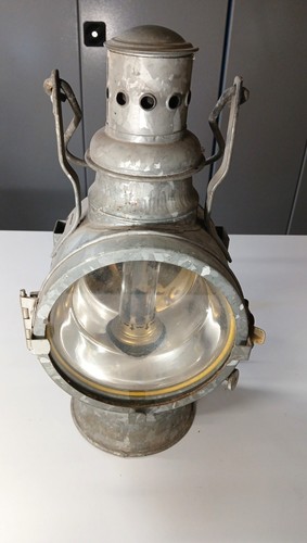 Vecchia lampada ferroviaria