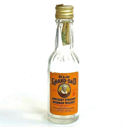 Vecchia bottiglia liquore - di,