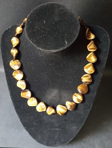 Collana con pietre