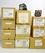 LOTTO DI 9 - Lampade per proiettori - vari modelli. La maggior parte sono nuovi vecchi stock in scatola