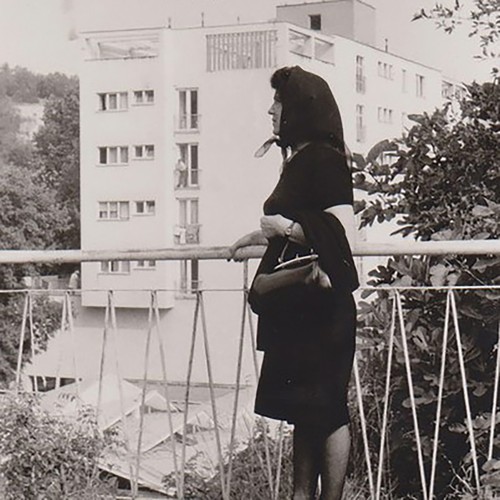 Giovane donna nero piedi - giovane, in