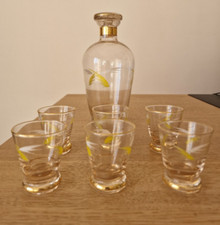 Bottiglia da Rosolio con 6 bicchieri con decorazioni in oro zecchino