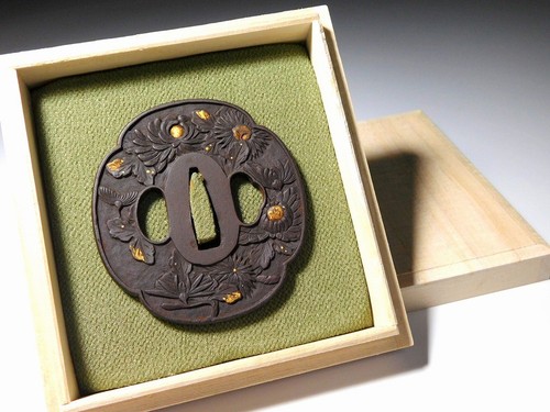 Crisantemo design iron 鍔 - crisantemo,